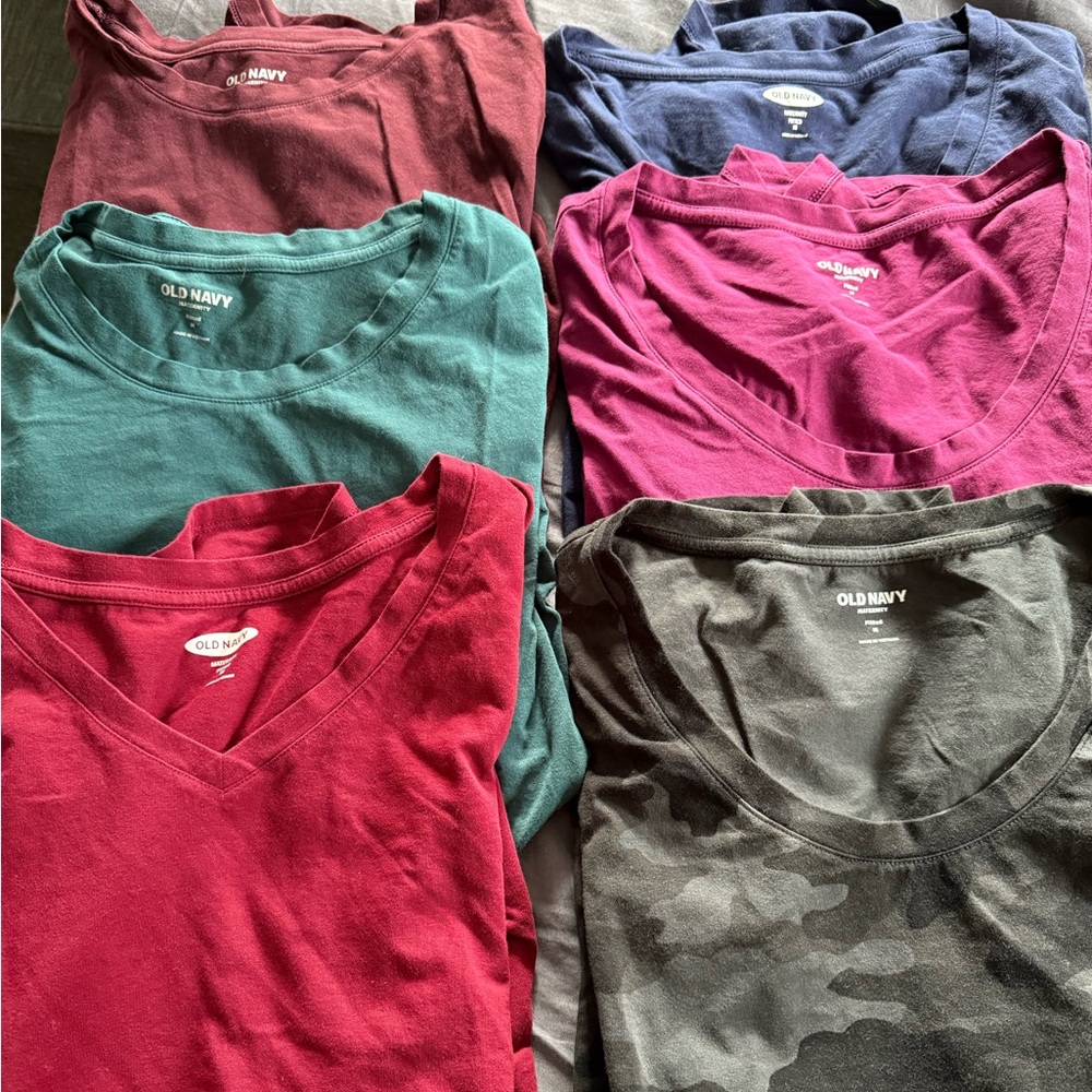 Old Navy Maternity T-Shirts size medium
